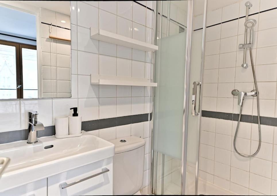 Appartement Paisible Et Central Rivoli Париж Екстериор снимка